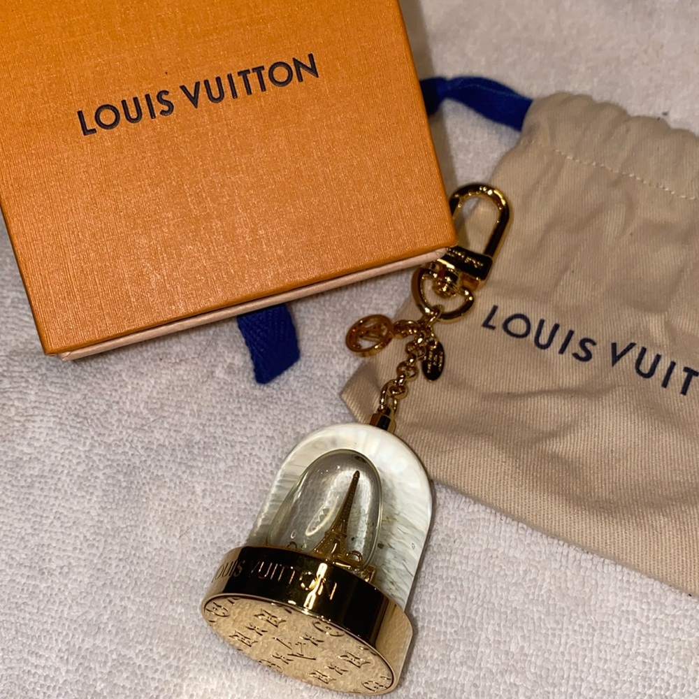 🔥❤️RARE Louis Vuitton Eiffel Tower Snow Globe Limited Edition Bag/key Charm
